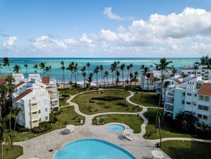 Outdoor pool - Pristine Beach with Crystal-clear water for your getaway. 4BR, Pool, Rooftop. (Punta Cana)