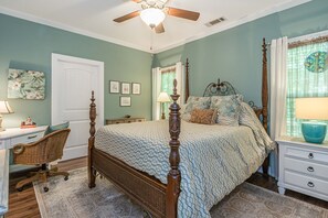 1 bedroom, desk, iron/ironing board, free WiFi - ♨️Hot Tub🌳Forest🍷Wineries🍔Grill 🎦ROKU📧WiFi📺 HDTV🛏️Queen ❤️ Comfy 🆒 Gem🌎 (Dahlonega)