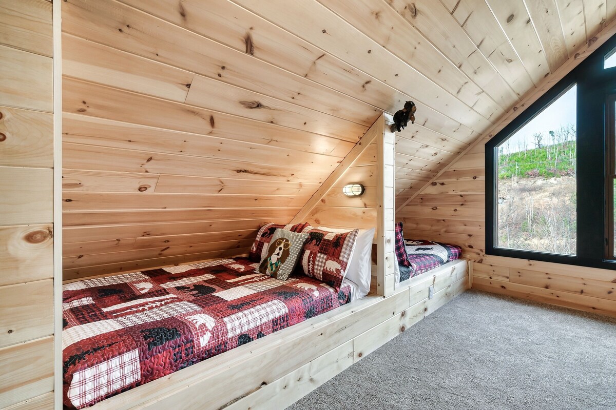 Photo 125 of Amazing view, HotTub, Arcade,Theater,FirePit,Grill,Sauna,Putt putt, Pet Friendly