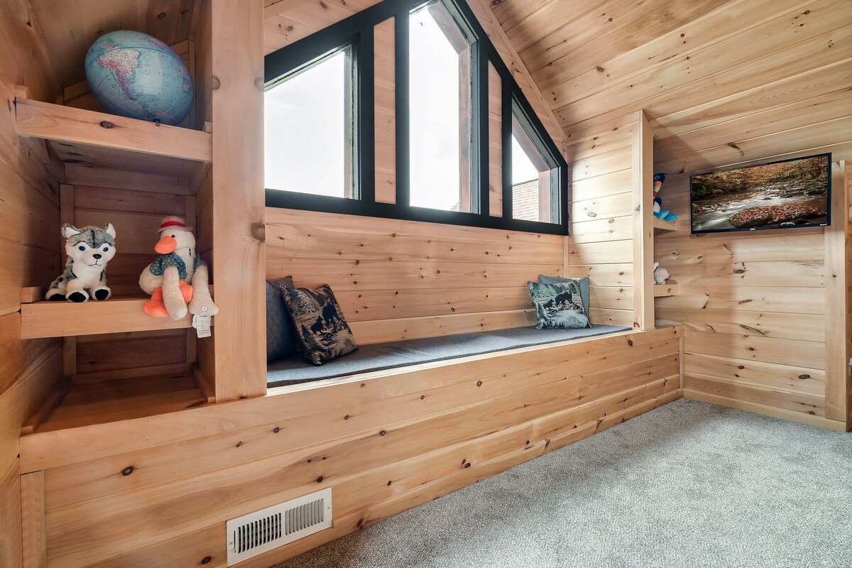 Photo 122 of Amazing view, HotTub, Arcade,Theater,FirePit,Grill,Sauna,Putt putt, Pet Friendly