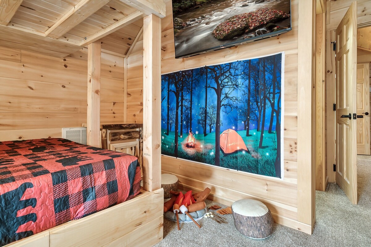 Photo 124 of Amazing view, HotTub, Arcade,Theater,FirePit,Grill,Sauna,Putt putt, Pet Friendly