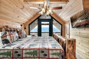 6 bedrooms, desk, iron/ironing board, travel crib