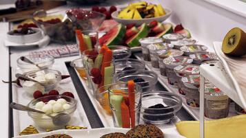 Frokostbuffé hver dag (mot et tillegg)