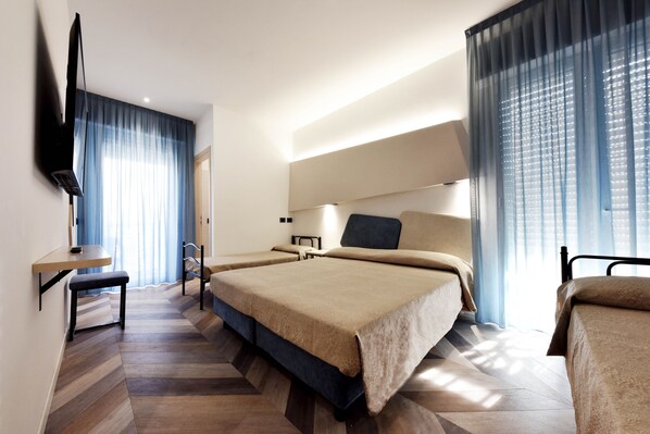 Superior Quadruple Room | Minibar, in-room safe, individually furnished, desk - Color Hotel Rimini (Rimini)