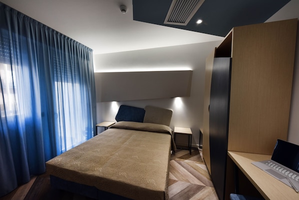 Standard Double or Twin Room | Minibar, in-room safe, individually furnished, desk