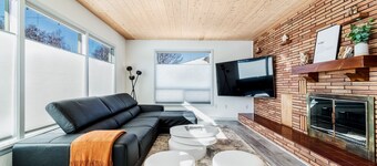 Modern Home near Southside w/ Blue Mountain Views