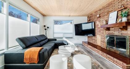 Modern Home near Southside w/ Blue Mountain Views