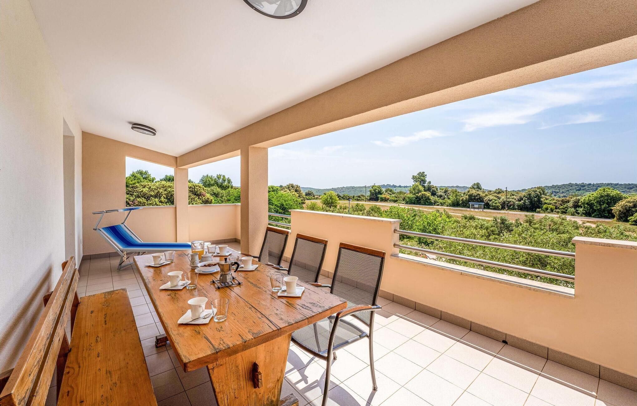 屋外ダイニングエリア