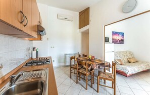 Fridge, stovetop, dishwasher, coffee/tea maker - 2 bedroom stunning apartment in Medulin (Medulin)