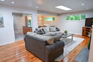 TV, fireplace - Spacious and Quiet Home in Centennial - 2 minutes from shopping and restaurants! (Centennial)