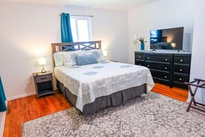 4 slaapkamers, een bureau, een strijkplank/strijkijzer, wifi