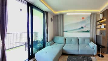 Smart TV, libros y estéreo