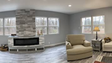 Televisión y chimenea