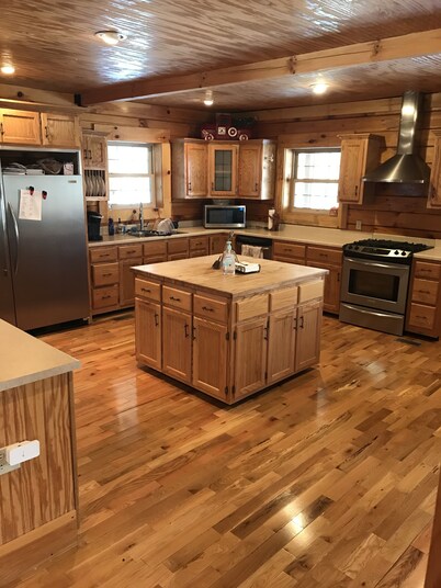 4500 sq ft Secluded Log Cabin Home on 17 acres