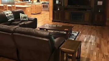 Smart TV, videojuegos, reproductor de DVD, futbolito