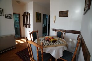 Dining - Apartman se nalazi u blizini Hrama Svetog Save. Trga Slavija . . (Београд)