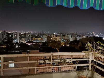 Apartman se nalazi u blizini Hrama Svetog Save. Trga Slavija . .