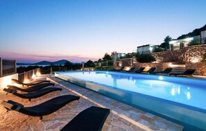 Pool - Gorgeous home in Drage with house sea view (Drage)