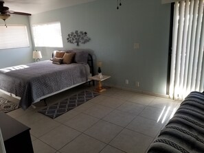 4 camere, una scrivania, ferro/asse da stiro, Wi-Fi gratuito