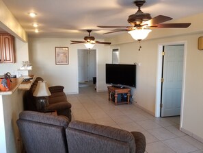 Smart TV, lettore DVD, impianto stereo