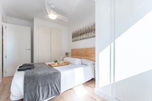 2 chambres, fer et planche à repasser, lit parapluie, Wi-Fi gratuit