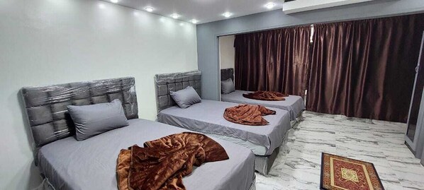 Economy kamer | Hypoallergeen beddengoed, pillowtop-bedden, een minibar, gratis wifi