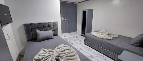 Double Room with a private bathroom | Hypo-allergenic bedding, pillowtop beds, free WiFi, bed sheets