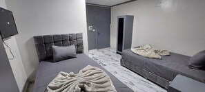 Double Room with a private bathroom | 防敏寢具、特厚豪華床墊、迷你吧、隔音