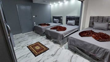Triple Room with a private bathroom | 1 dormitorio y ropa de cama hipoalergénica