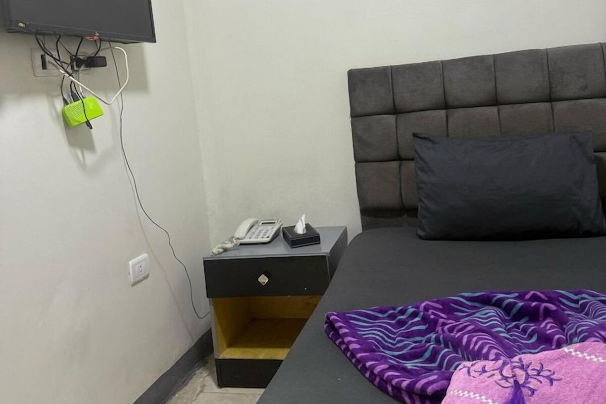 Hypo-allergenic bedding available, pillowtop beds, minibar
