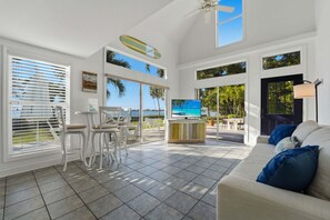 Télévision, table de tennis de table