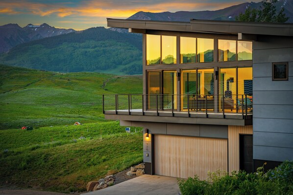 Exterior - Luxury Modern Home Walk to Lifts Ski Trails (Crested Butte)