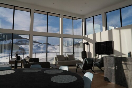 Luxury Modern Home Walk to Lifts Ski Trails