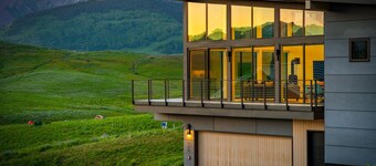 Luxury Modern Home Walk to Lifts Ski Trails