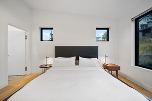 3 makuuhuonetta, silitysrauta/-lauta, vauvan matkasänky, Wi-Fi