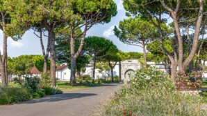 A paved road leading to a building with a stone archway labeled "BATTERIACARADABELLE". - Beach front apartment (Cavallino-Treporti)