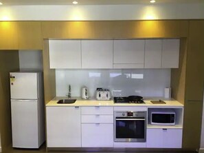 Cookware/dishes/utensils