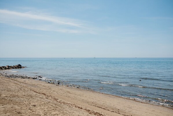 Una spiaggia nelle vicinanze