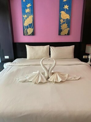 Habitación doble Deluxe | Caja de seguridad en la habitación y decoración personalizada 