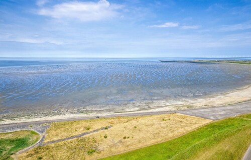 Stunning home in Den Oever with WiFi