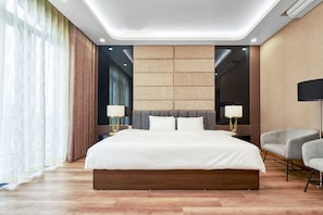 8 bedrooms, Select Comfort beds, individually furnished, desk - BBQ Villa & Hostel Ha Long (Ha Long)