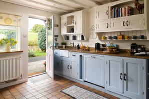 냉장고, 식기 세척기, 전기 주전자, 토스터