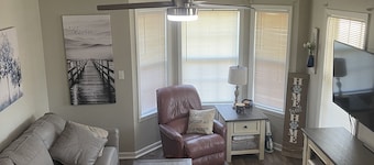 Hummingbird Haven-3 Bed 2 Bath River House