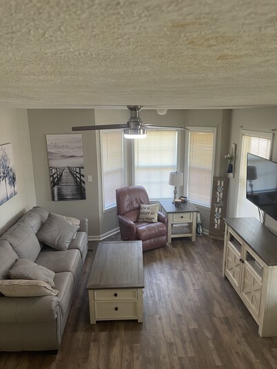 Hummingbird Haven-3 Bed 2 Bath River House