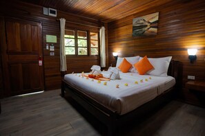Quarto casal superior | 1 quarto, Wi-Fi de cortesia, roupa de cama