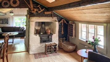 Télévision, cheminée