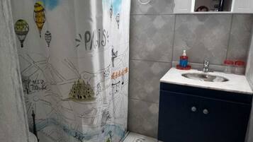 Dusche, Bidet, Handtücher, Seife