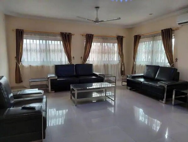 Interior - 5-Bedroom Residential home in Adenta. (Adenta Municipality)