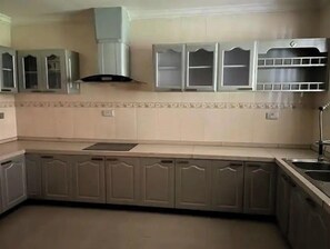 Fridge, microwave, oven, stovetop - 5-Bedroom Residential home in Adenta. (Adenta Municipality)