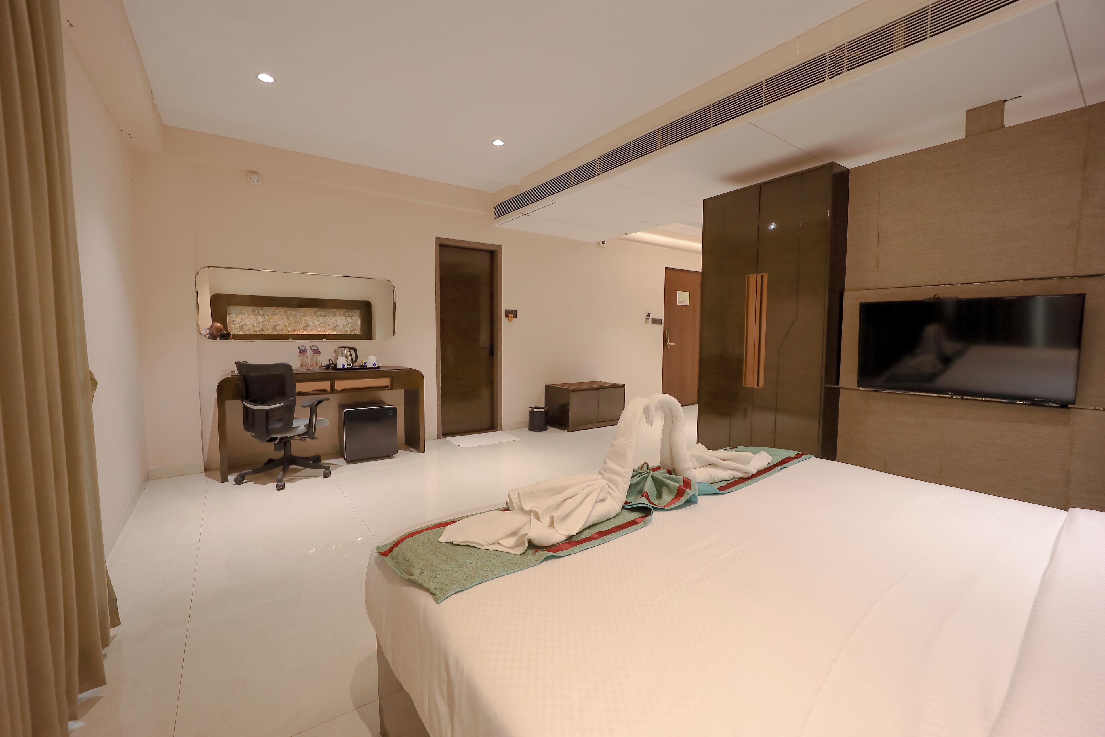 suite room | 1 bedroom, premium bedding, desk, laptop workspace